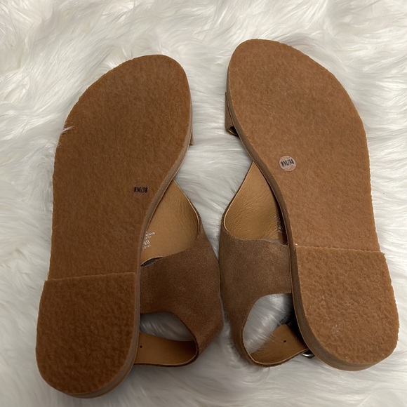 Lucky Brand tan leather Devyn sandals. - Picture 7 of 7